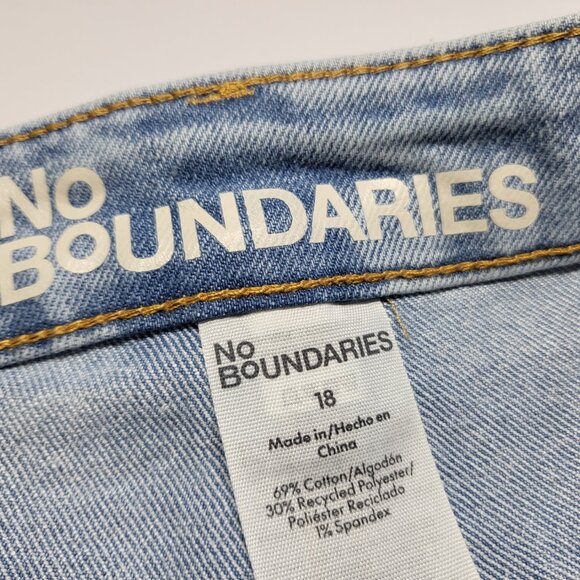 No Boundaries Jean Shorts Womens 18 Plus Mid Rise 3" Inseam Cut Off Hem NWT - Picture 3 of 12